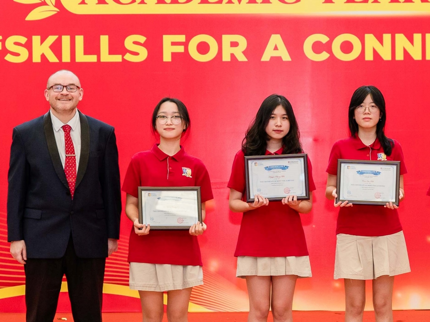 Cách hội bạn thân Royal School khẳng định chất riêng: Học và chơi đều “đỉnh nóc”, tiến bộ cùng nhau là ưu tiên hàng đầu- Ảnh 1.