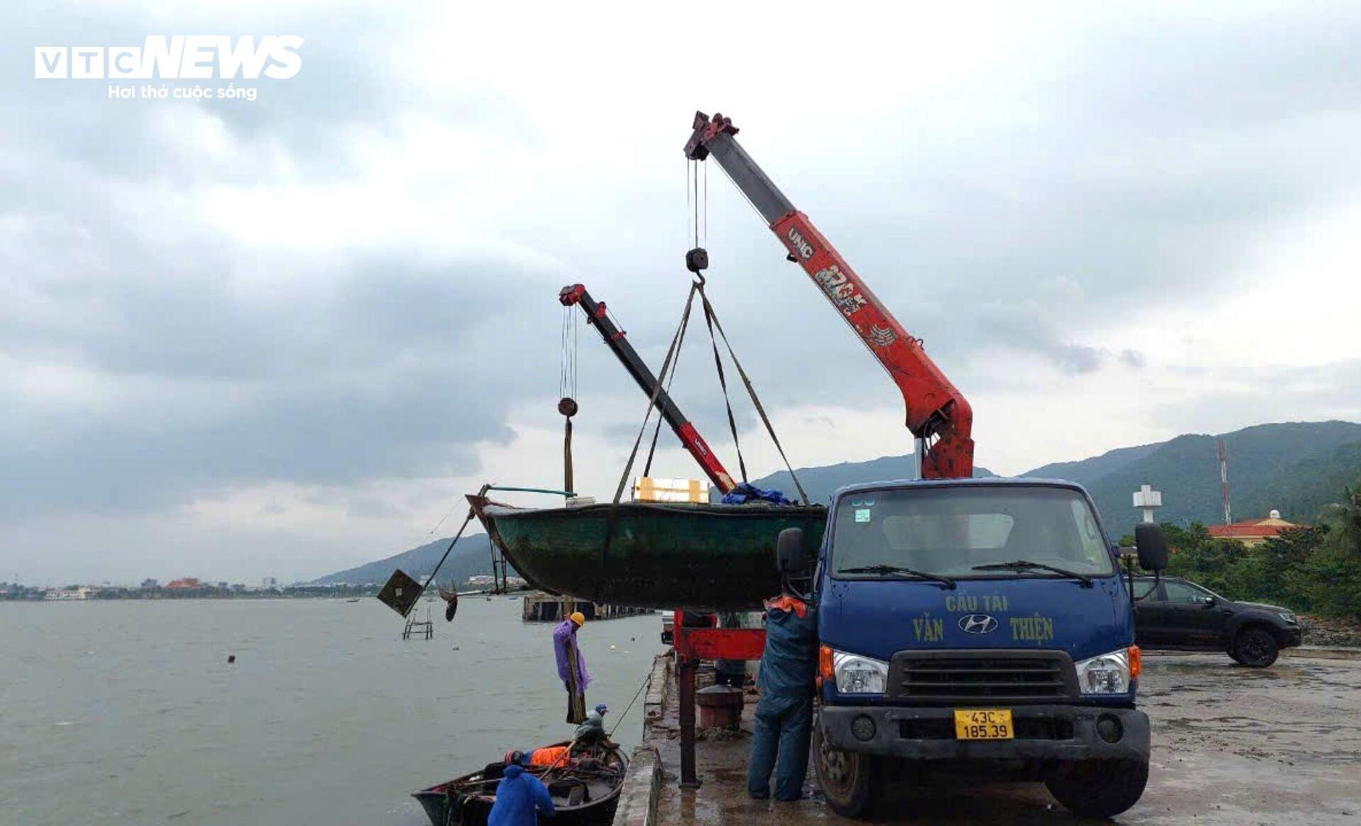 Các tỉnh, thành miền Trung hối hả phòng chống bão Trami- Ảnh 1.