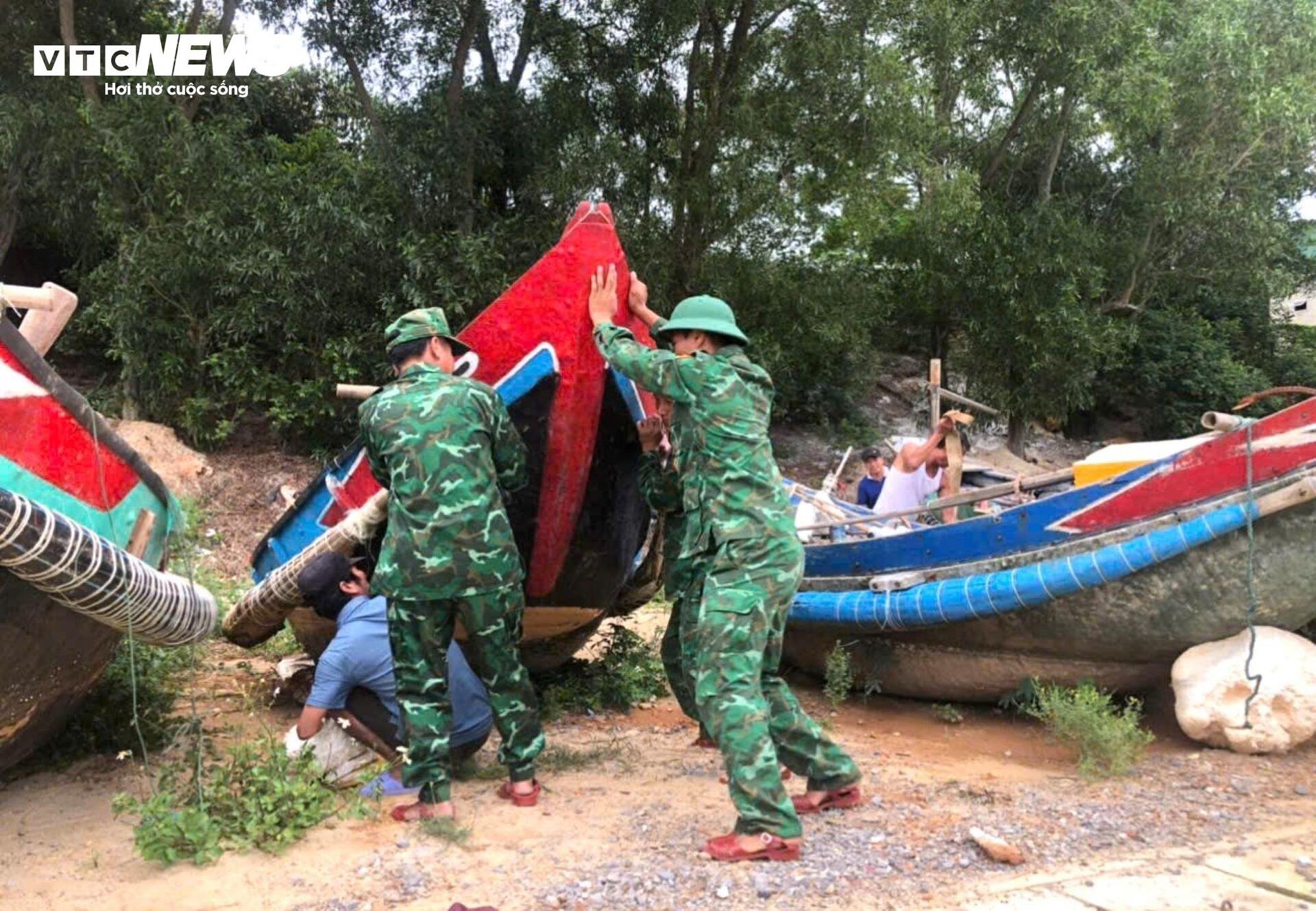 Các tỉnh, thành miền Trung hối hả phòng chống bão Trami- Ảnh 10.