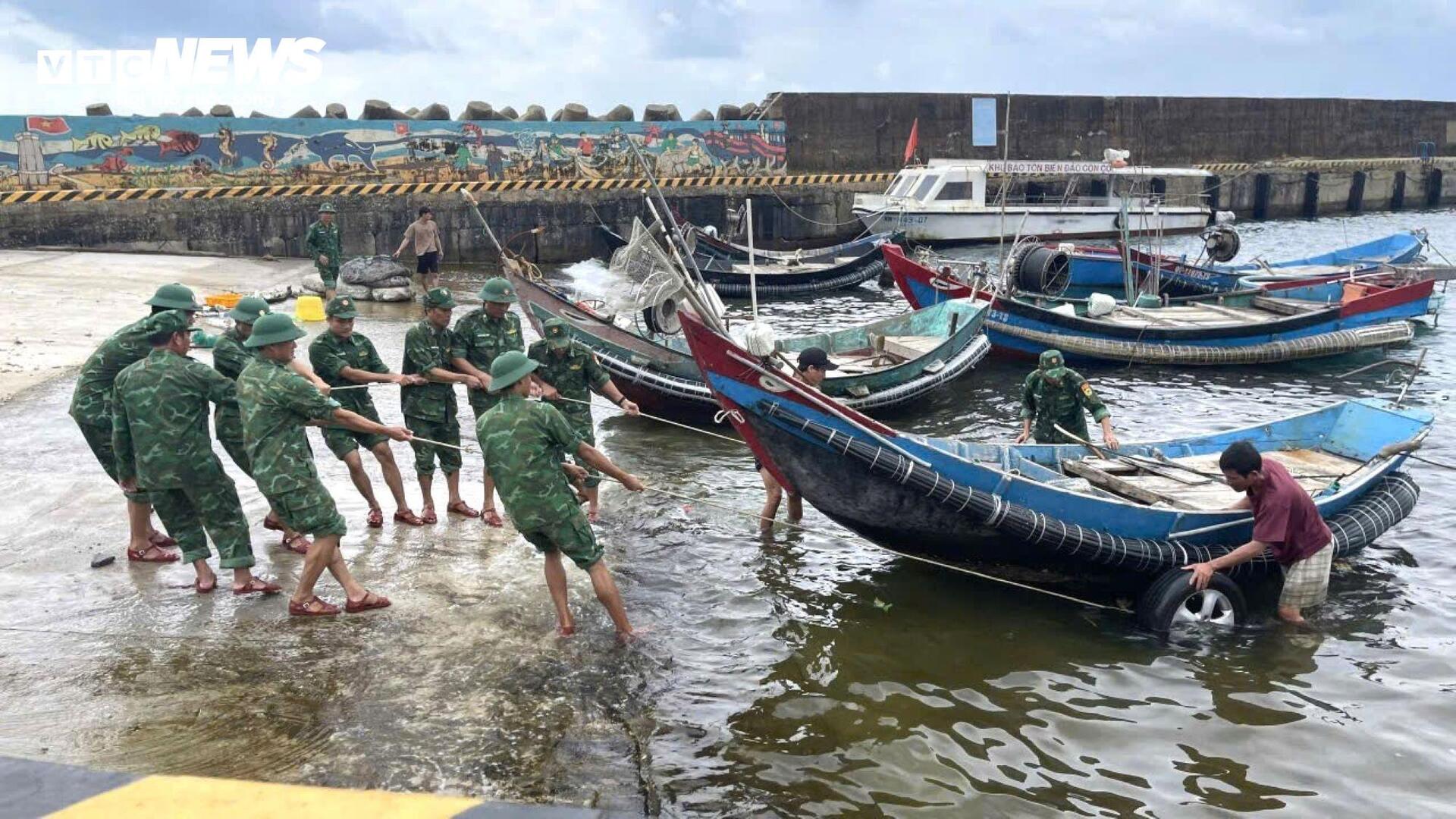 Các tỉnh, thành miền Trung hối hả phòng chống bão Trami- Ảnh 11.