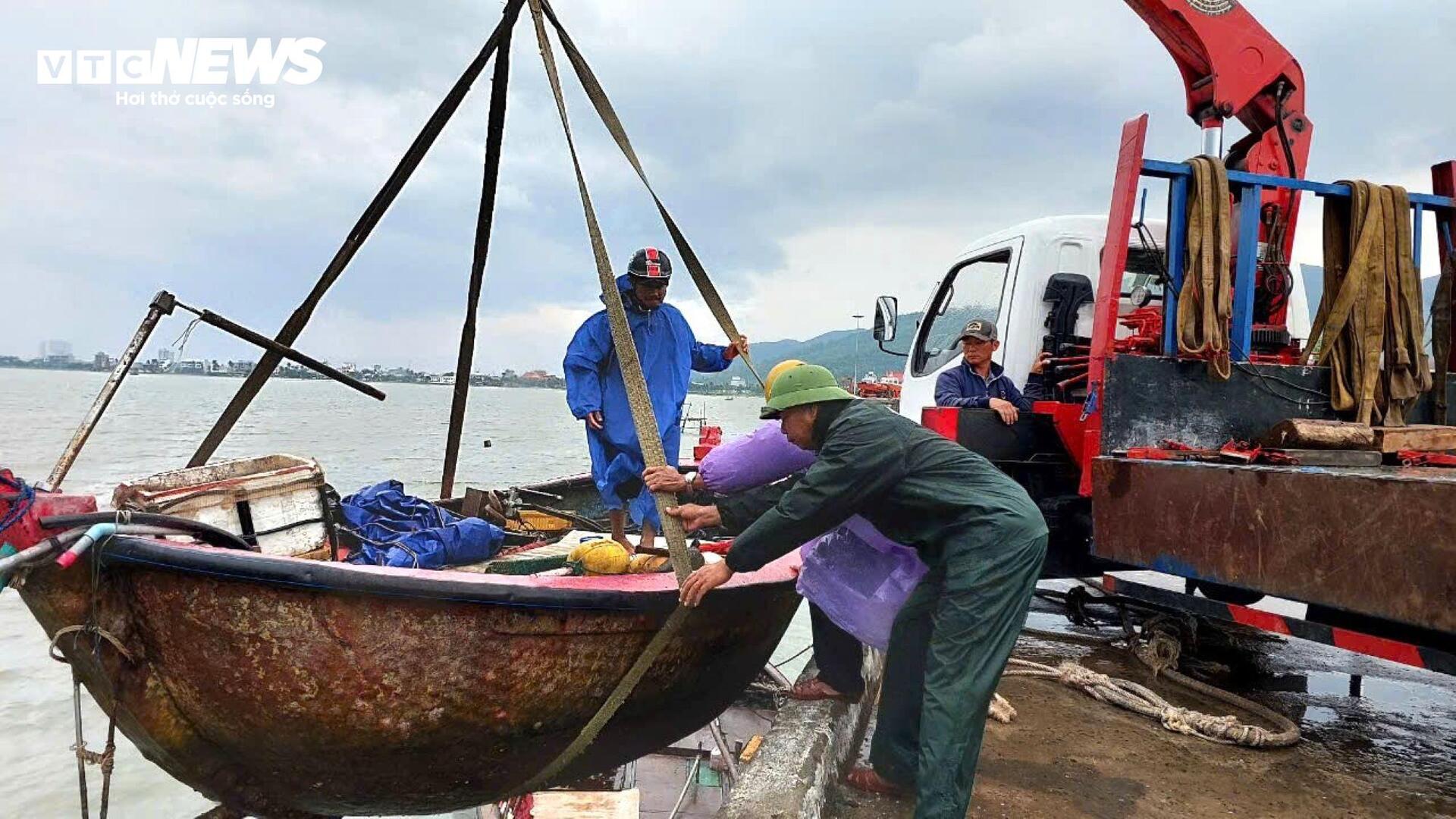 Các tỉnh, thành miền Trung hối hả phòng chống bão Trami- Ảnh 4.