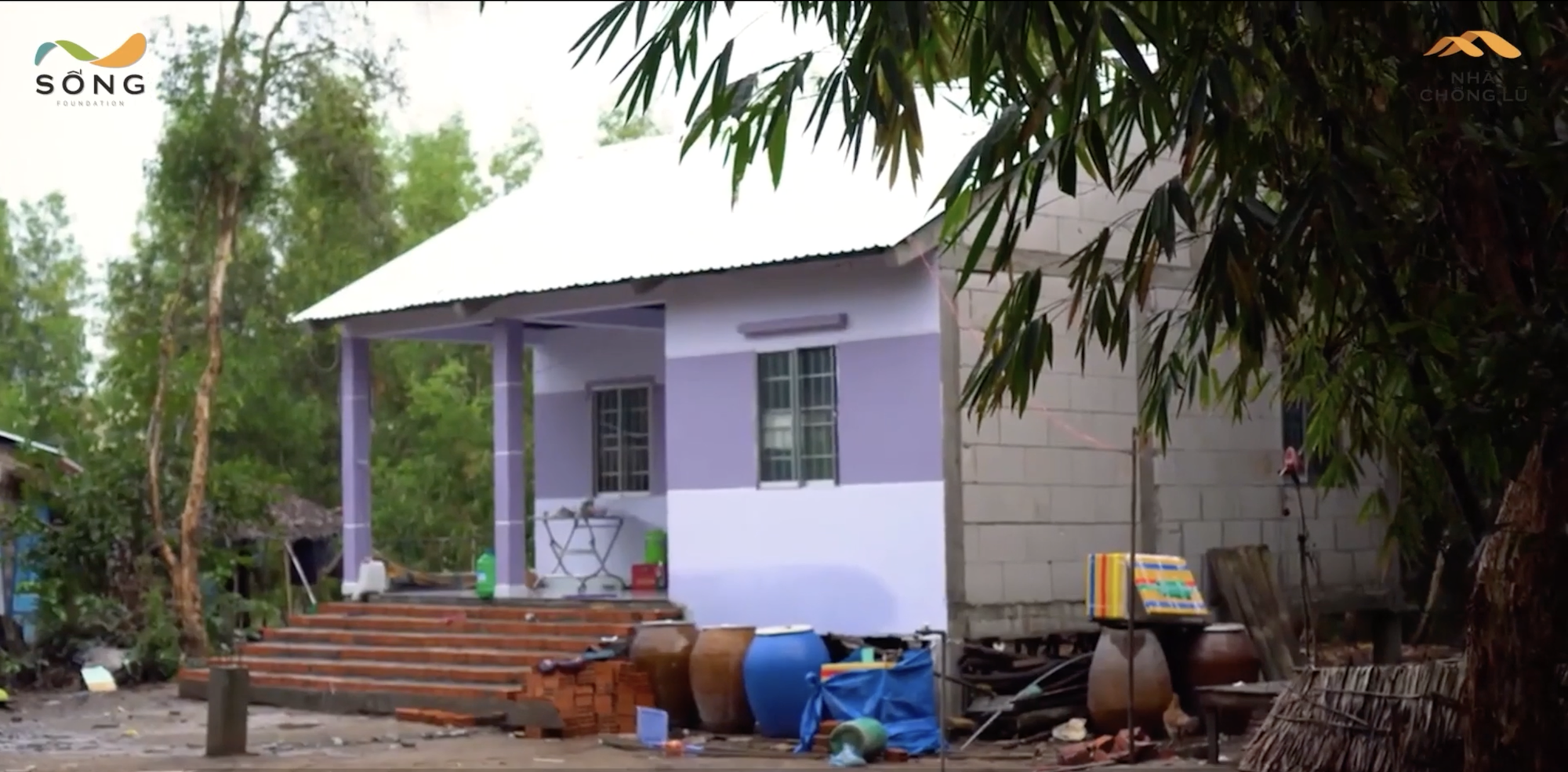 "Lũ đến thì vẫy tay chào" - Câu nói khó tin của bà con "rốn" lũ miền Trung hoá ra lại là sự thật nhờ hàng ngàn ngôi nhà đặc biệt- Ảnh 10.