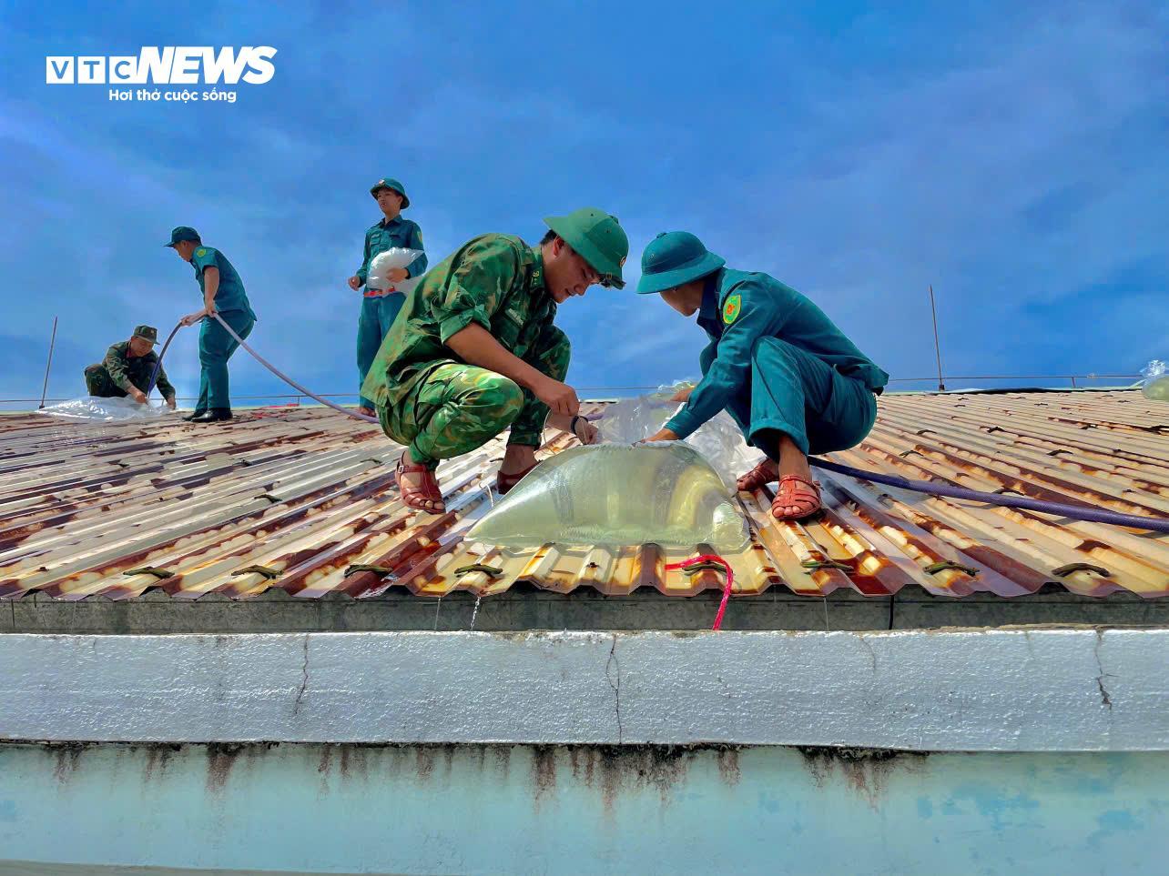 Các tỉnh, thành miền Trung hối hả phòng chống bão Trami- Ảnh 14.