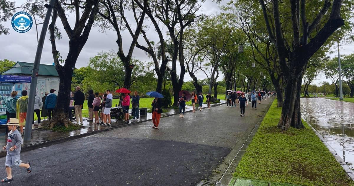 Loạt điểm tham quan, quán xá tại Huế - Đà Nẵng nhanh chóng dọn dẹp mở cửa đón du khách sau bão Tra Mi càn quét- Ảnh 9.