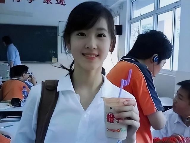 5 hot girl khuynh đảo MXH: Người thành phú bà thanh tao, người biến mất với lớp makeup dày cộp- Ảnh 1.