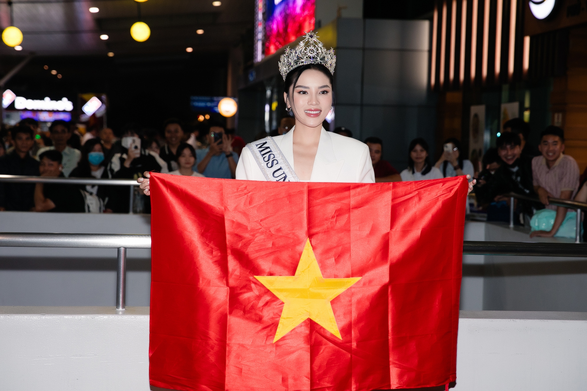 Chủ tịch Miss Universe Vietnam nói 1 câu về bố mẹ Kỳ Duyên khiến netizen rần rần phản đối- Ảnh 5.