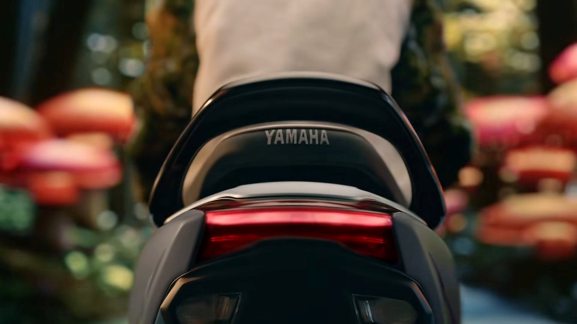 "Yamaha Ra Mắt Mẫu Xe Ga Mới Tại Việt Nam: Vision Có Thể Đối Đầu Với Đối Thủ Nào?"