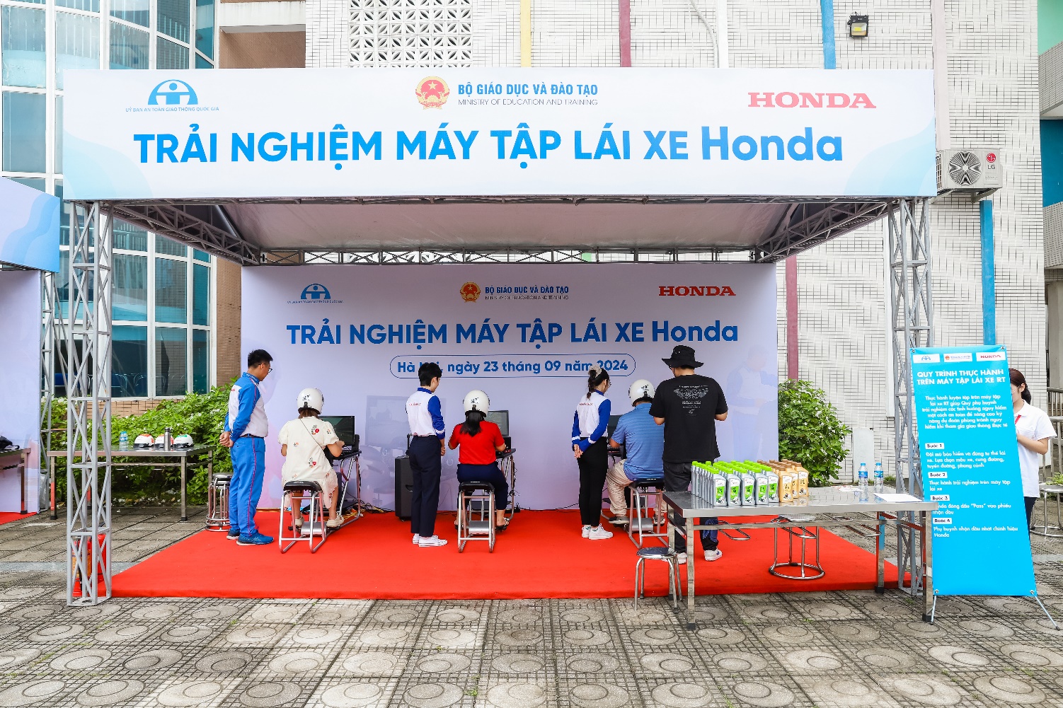 Honda Việt Nam khởi động Chương trình Trao tặng mũ bảo hiểm cho học sinh lớp Một toàn quốc năm học 2024 - 2025- Ảnh 5.