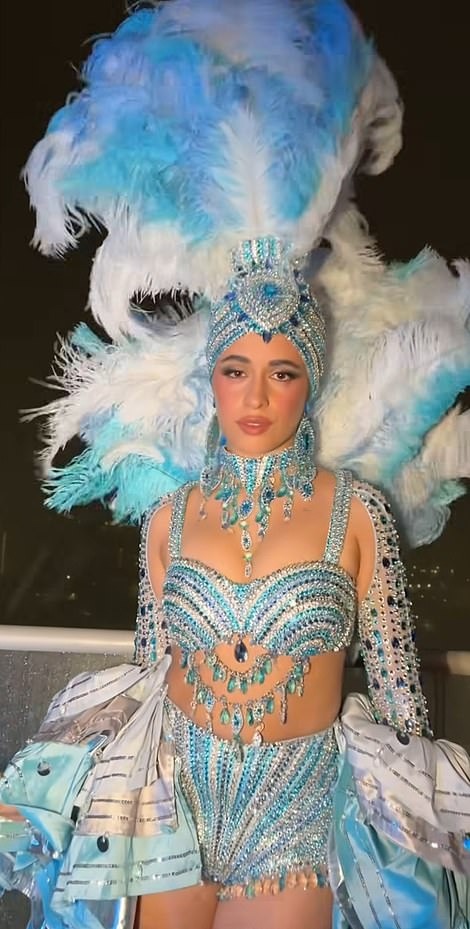 Kylie Jenner - Selena Gomez lột xác dẫn đầu dàn sao cosplay phim, đè bẹp Paris Hilton và loạt mỹ nhân hở bạo đêm Halloween- Ảnh 15.