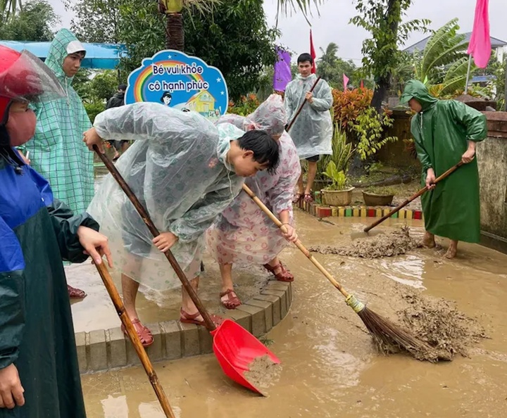 Hàng chục nghìn học sinh ở miền Trung chưa thể đến trường- Ảnh 2.