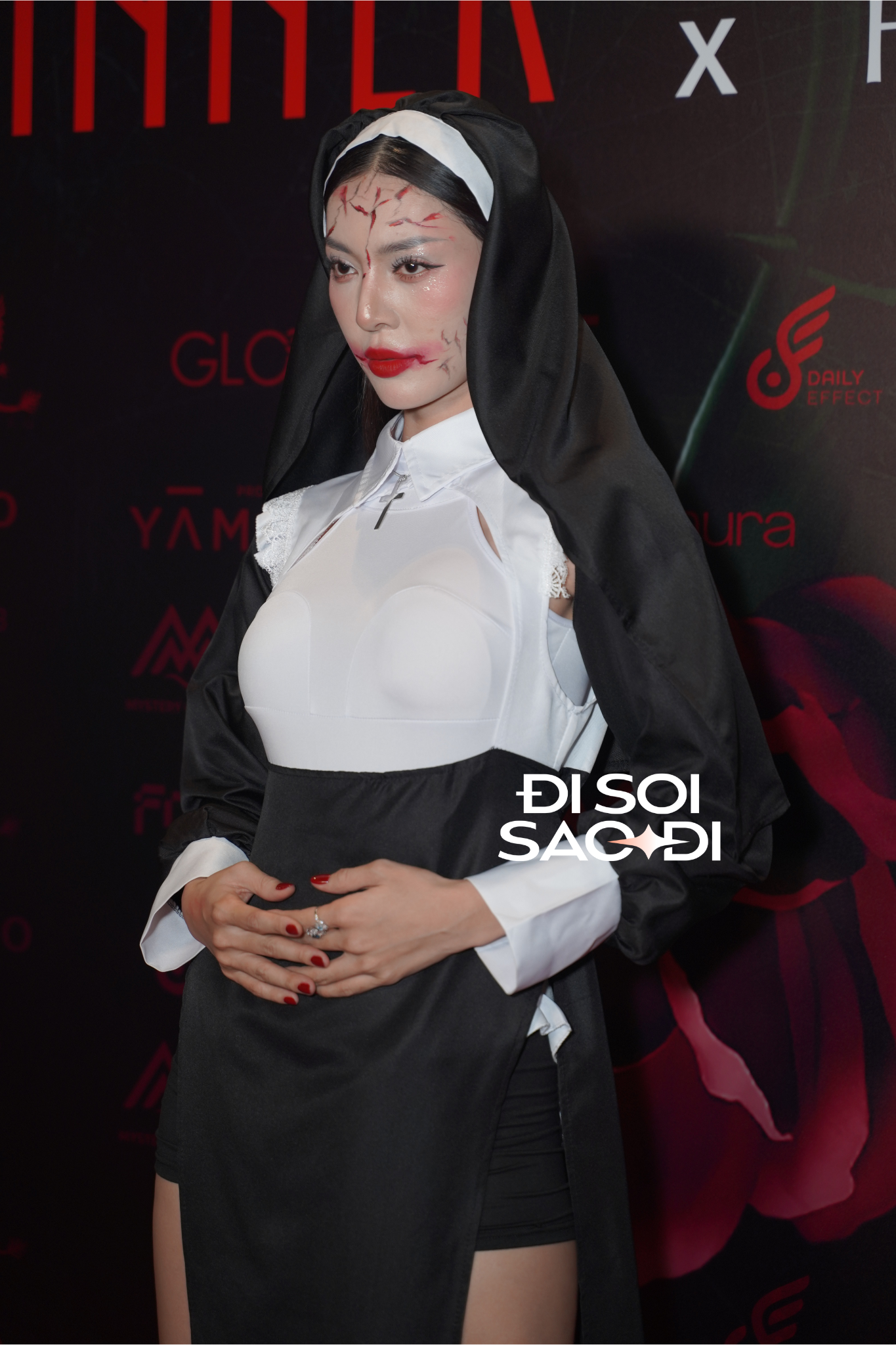 Tiệc hot nhất Halloween: Châu Bùi - Quỳnh Anh Shyn cosplay 