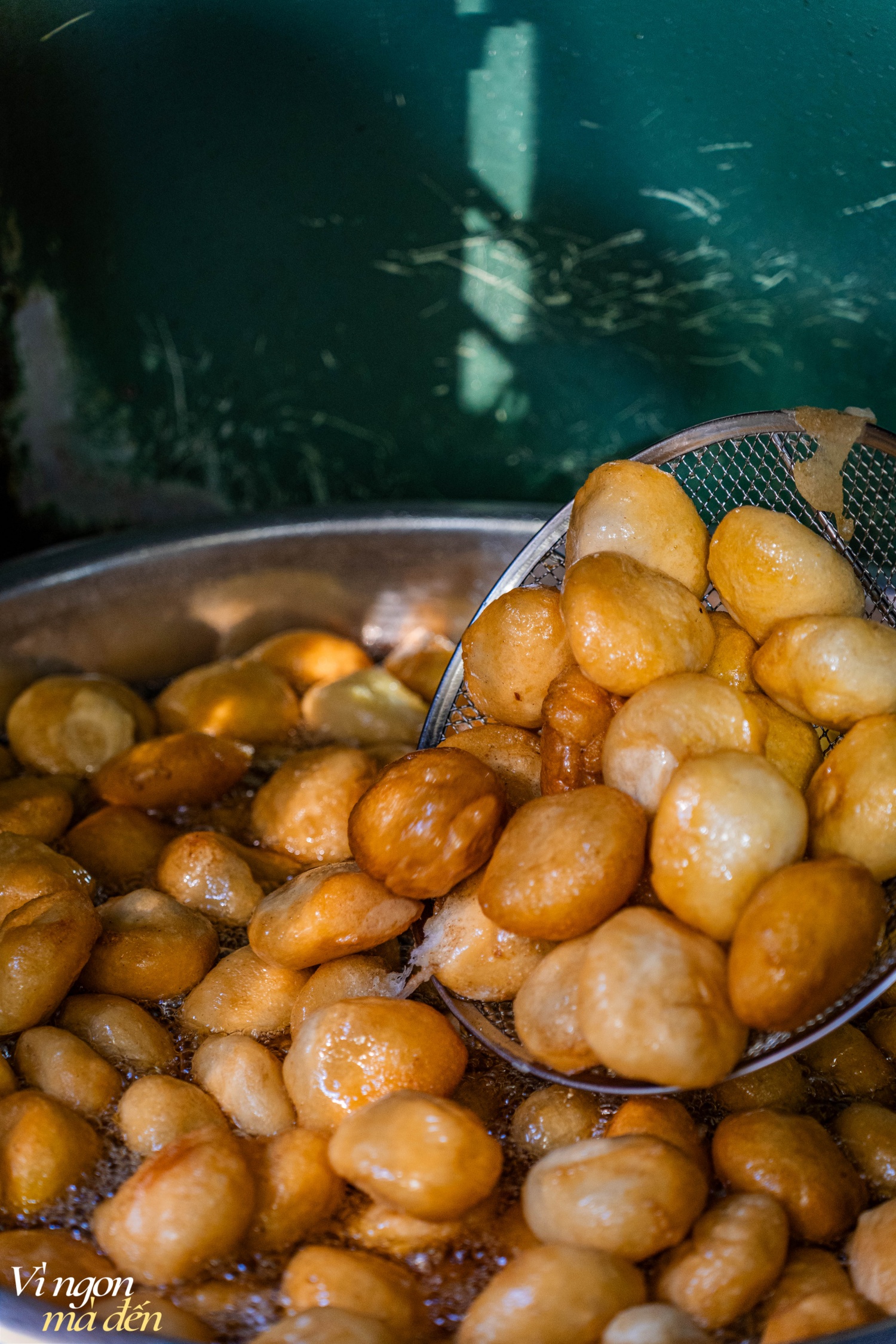 Thu về ghé ngay: Hàng bánh rán mặt tiền chỉ 1m, bán đúng 2 loại bánh nhưng đỉnh điểm tiêu thụ hết hơn 10.000 cái/ngày- Ảnh 26.