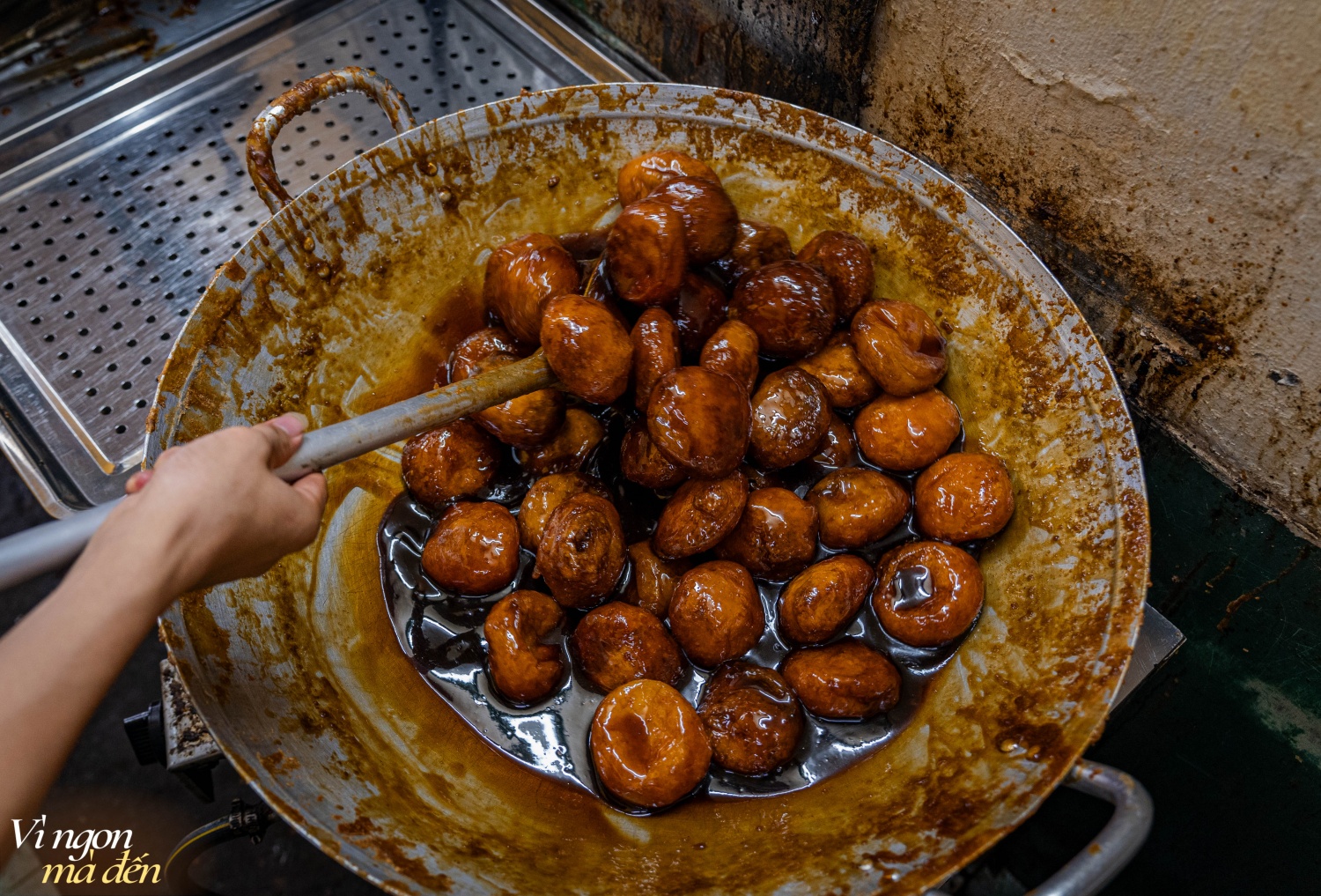 Thu về ghé ngay: Hàng bánh rán mặt tiền chỉ 1m, bán đúng 2 loại bánh nhưng đỉnh điểm tiêu thụ hết hơn 10.000 cái/ngày- Ảnh 6.