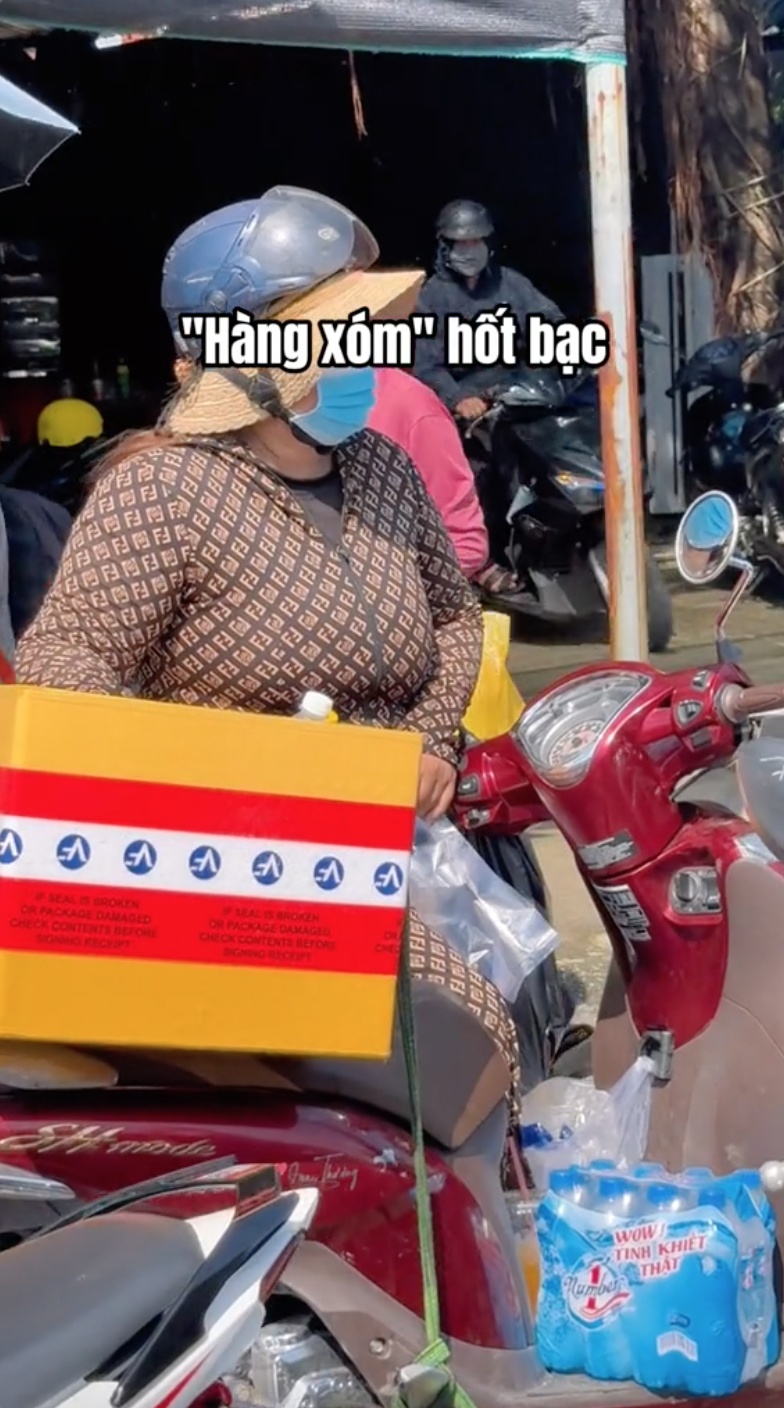 1001 chuyện "độc lạ Đại Nam" trong ngày miễn phí vé: Hết chở em bé đi tìm mẹ đến mắc võng lên cây dừa ngủ- Ảnh 5.