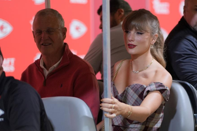 Taylor Swift tươi như hoa giữa tin đồn trục trặc tình cảm- Ảnh 2.