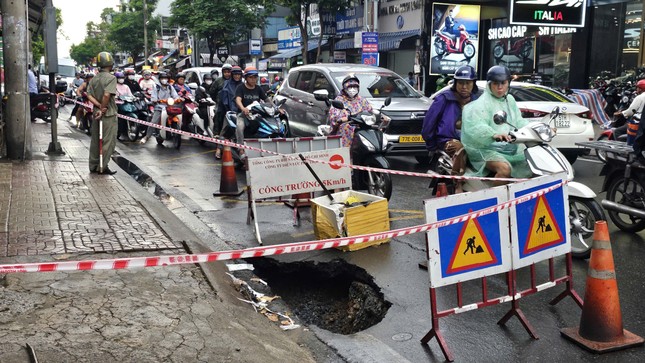 TPHCM liên tiếp xuất hiện ‘hố tử thần’- Ảnh 1.