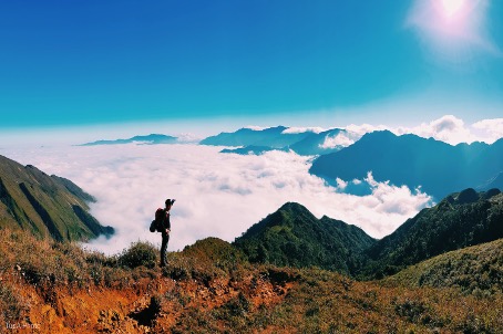 Phát hiện thêm một "thiên đường mây" thơ mộng chẳng kém Tà Xùa: Cách Hà Nội 4 tiếng đi xe, có loài hoa đặc trưng mỗi năm chỉ nở một lần- Ảnh 1.