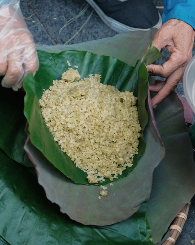 Quá muốn hưởng thu Hà Nội, giới trẻ Sài Gòn lặn lội mua xôi cốm và cái kết không thể thông minh hơn- Ảnh 6.