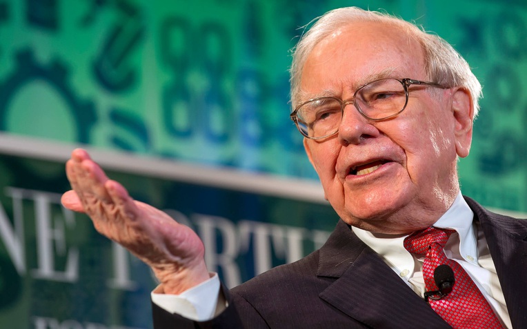 Tỷ phú Warren Buffett nói thẳng 4 sai lầm người nghèo phải dùng cả đời để chiêm nghiệm, trong khi người giàu vẫn âm thầm làm mỗi ngày- Ảnh 1.