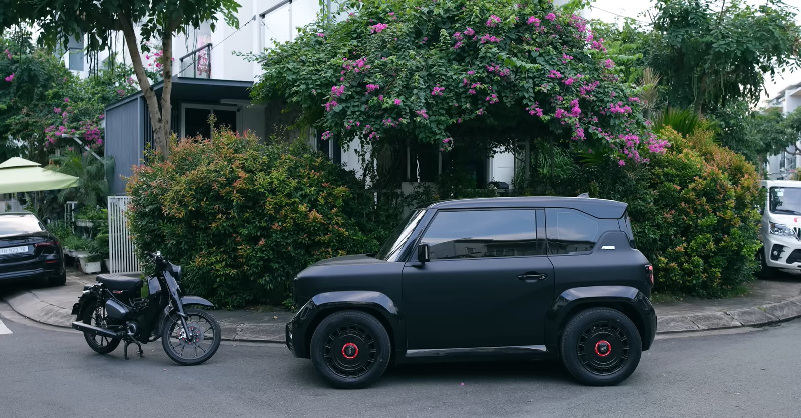 "Pháp sư" Mr. Xuân Hoàn thay áo mới cho VinFast VF 3: mini Defender phiên bản "hoàng tử bóng đêm", cặp đèn pha đổi màu theo ý thích- Ảnh 9.