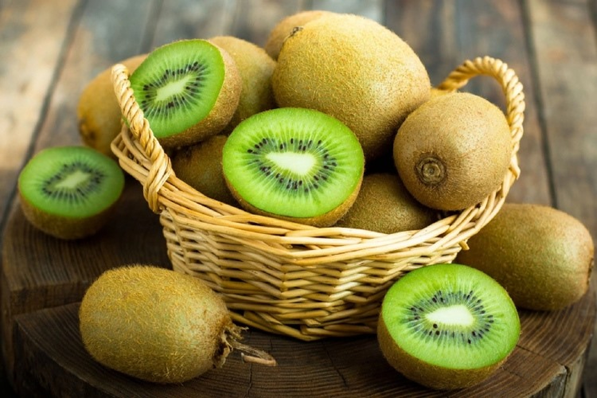 Không phải cam chanh, đây mới là 4 loại quả dẫn đầu về lượng vitamin C, bổ tim mạch, dưỡng sáng da: Việt Nam có bán nhiều- Ảnh 3. Không phải cam chanh, đây mới là 4 loại quả dẫn đầu về lượng vitamin C, bổ tim mạch, dưỡng sáng da: Việt Nam có bán nhiều- Ảnh 3.
