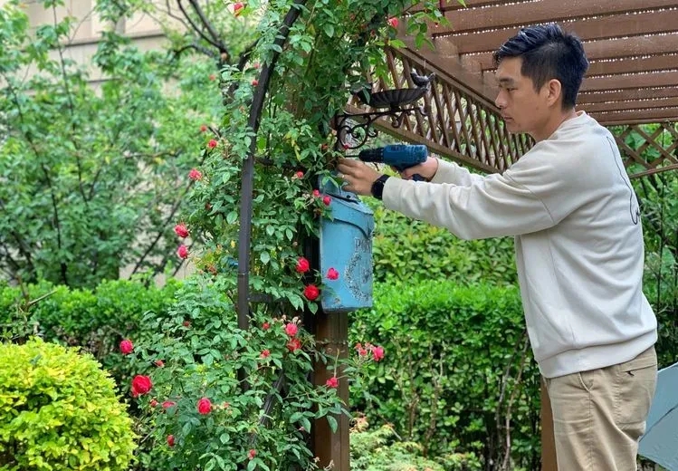 Cặp đôi dành 1 năm để biến khoảng sân 120m2 thành một khu vườn xinh đẹp và lãng mạn- Ảnh 17.