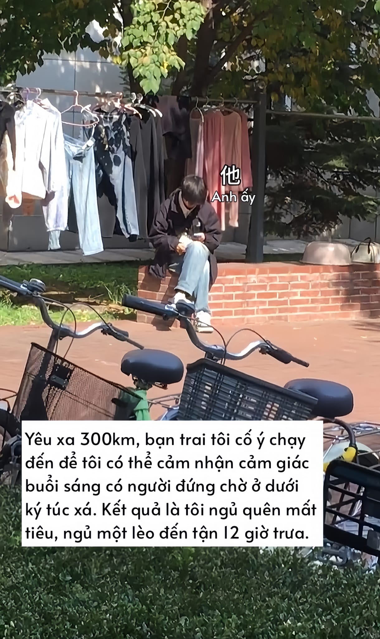 Bức ảnh chàng đi quãng đường 300km rồi ngồi giữa trời nắng làm bùng nổ tranh cãi, chính chủ buộc phải lên tiếng- Ảnh 1.