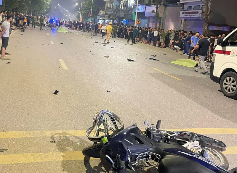 Công an Hà Nội thông tin vụ tai nạn kinh hoàng, xe máy bốc cháy, 2 người tử vong- Ảnh 1.