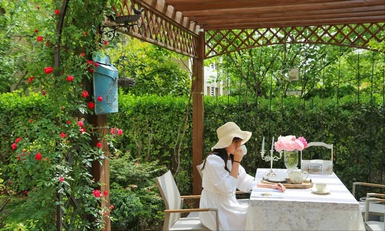 Cặp đôi dành 1 năm để biến khoảng sân 120m2 thành một khu vườn xinh đẹp và lãng mạn- Ảnh 6.