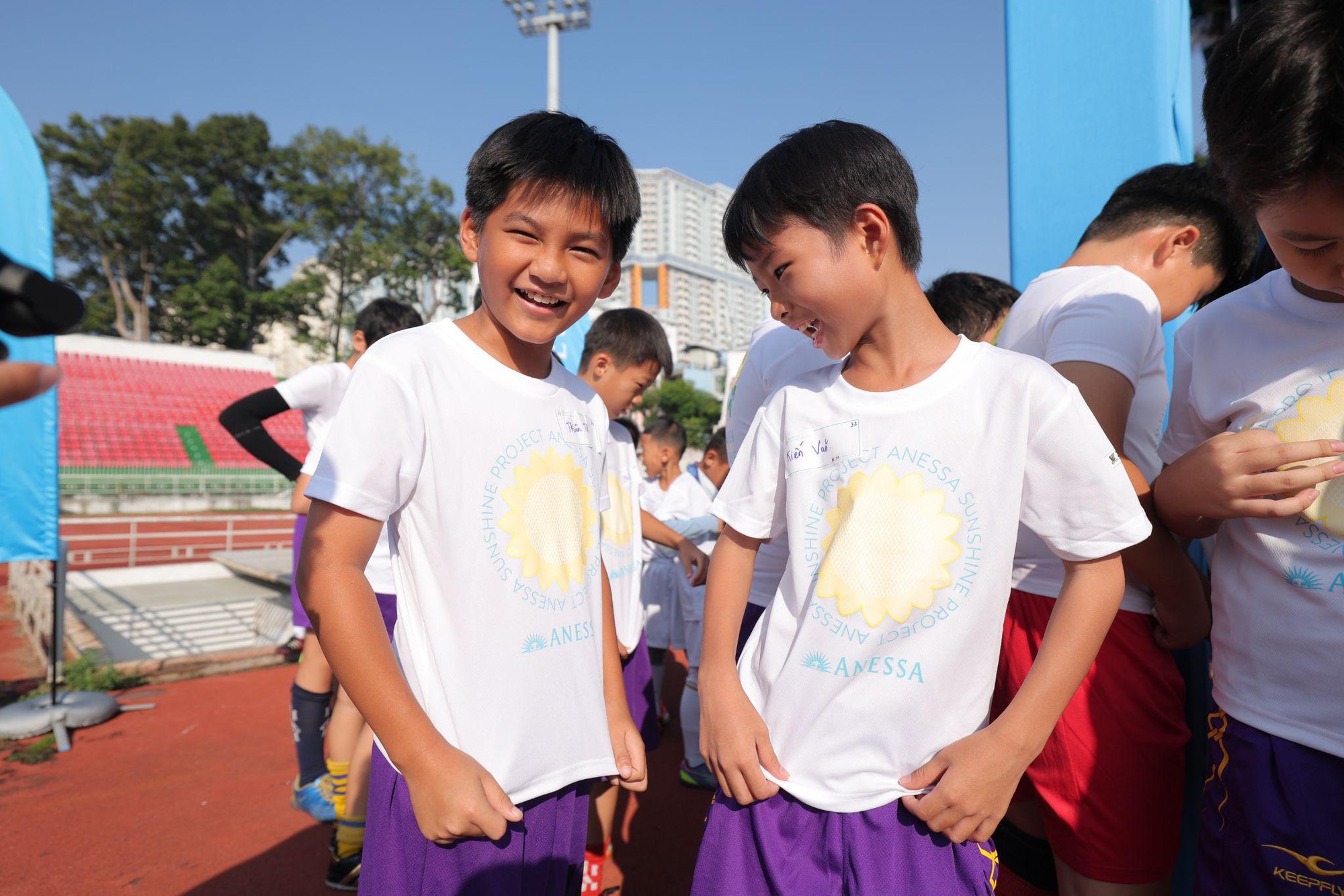 ANESSA Sunshine Project ươm mầm đam mê bóng đá cho hàng trăm cầu thủ nhí- Ảnh 1.