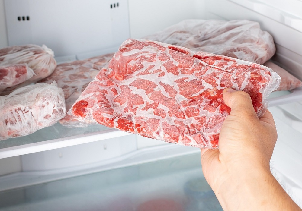Ngâm thịt vào nước để rã đông có tốt cho sức khỏe? Rất nhiều người đang làm sai bước này- Ảnh 1. Ngâm thịt vào nước để rã đông có tốt cho sức khỏe? Rất nhiều người đang làm sai bước này- Ảnh 1.