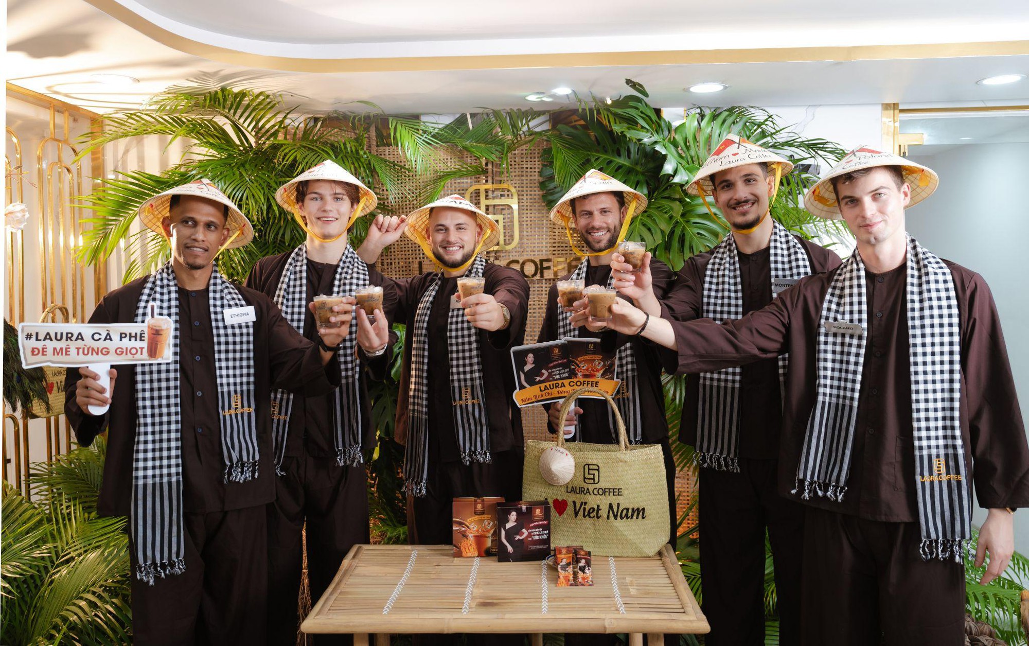 Laura Coffee tiếp đón đặc sắc, nam vương thế giới hoá “giao diện” miền Tây Nam Bộ- Ảnh 4.