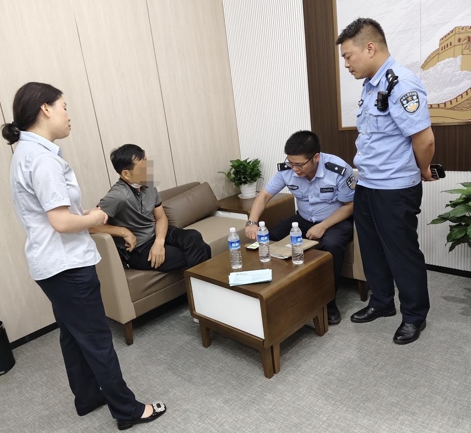 Người đ&agrave;n &ocirc;ng vay 70 triệu đồng với l&atilde;i suất thấp, chưa kịp nhận, t&agrave;i khoản ng&acirc;n h&agrave;ng c&ograve;n mất th&ecirc;m tiền- Ảnh 2.