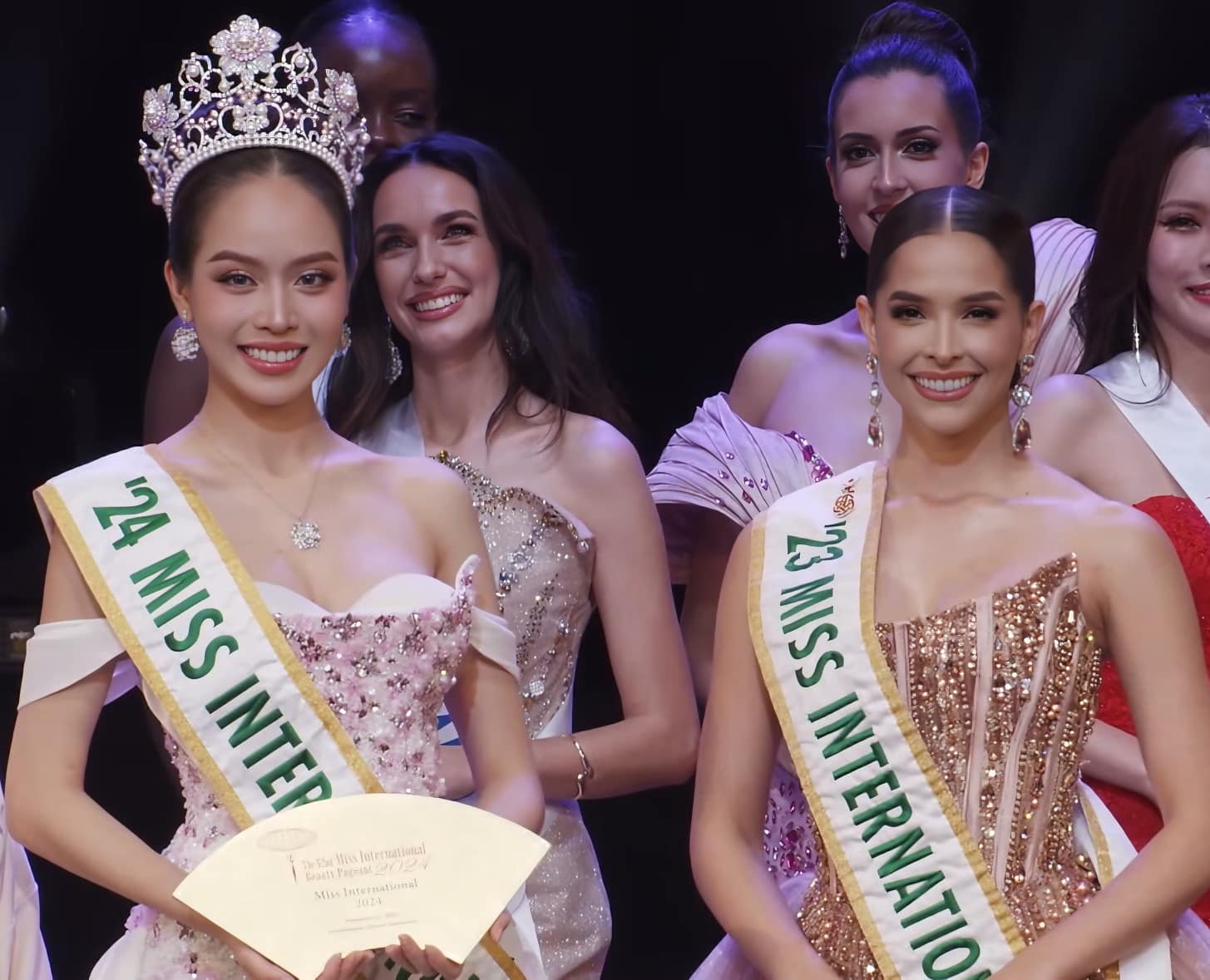 Video: Hoa hậu Thanh Thủy ứng xử đỉnh cỡ nào mà ẵm vương miện Miss International đầu tiên cho Việt Nam?- Ảnh 4.