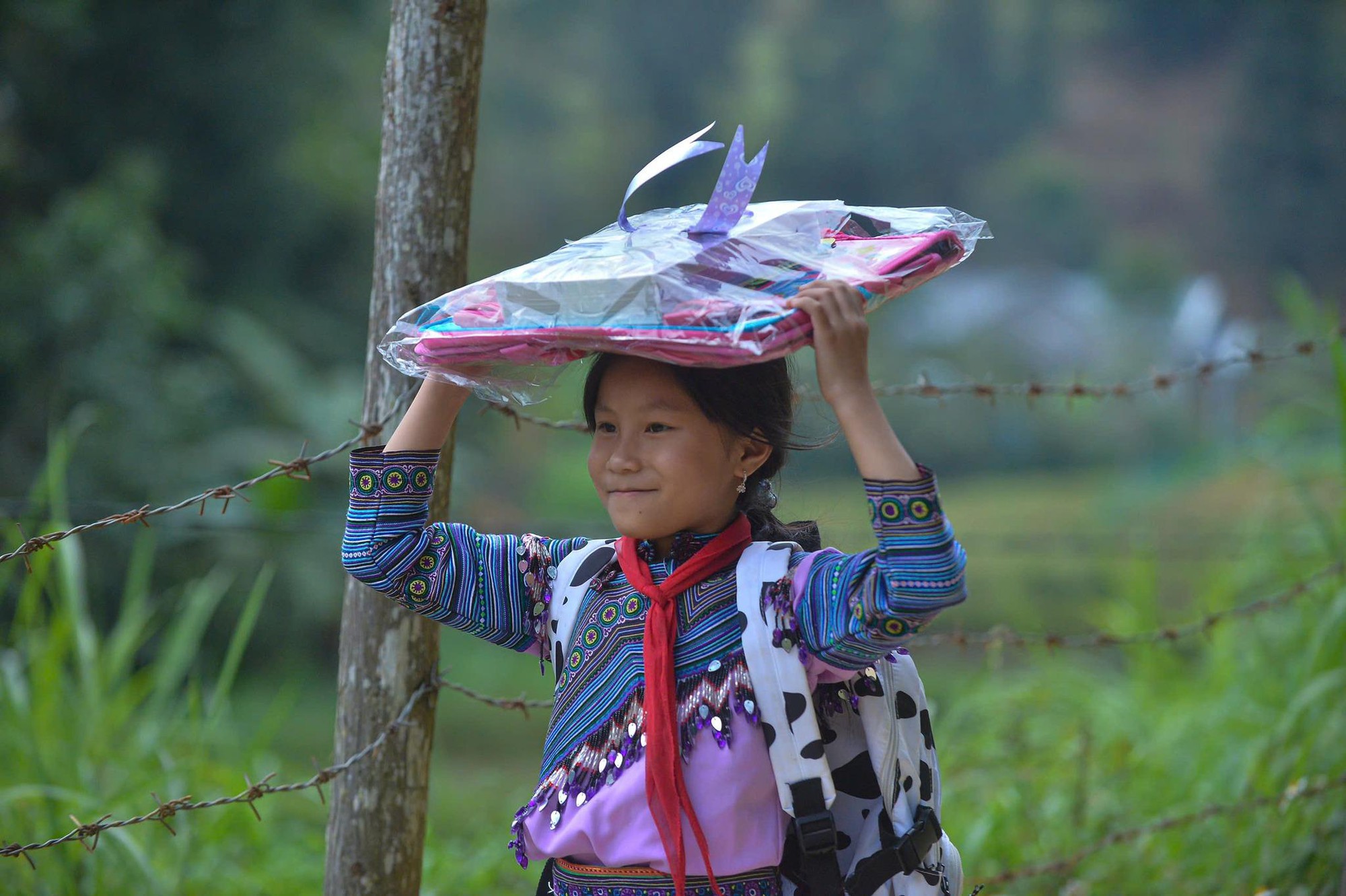 Xúc động chùm ảnh “Nối vòng tay ấm”, tiếp bước em đến trường hậu bão- Ảnh 7.