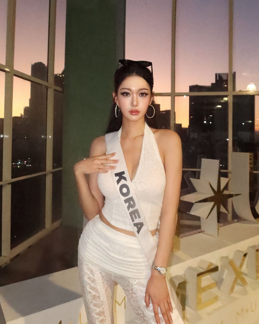 Kỳ Duyên đụng hàng đối thủ ngay tại đấu trường Miss Universe, so kè vóc dáng một 9 một 10- Ảnh 5.