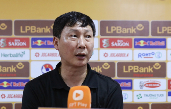 HLV Kim Sang-sik không đến sân xem V.League- Ảnh 1.