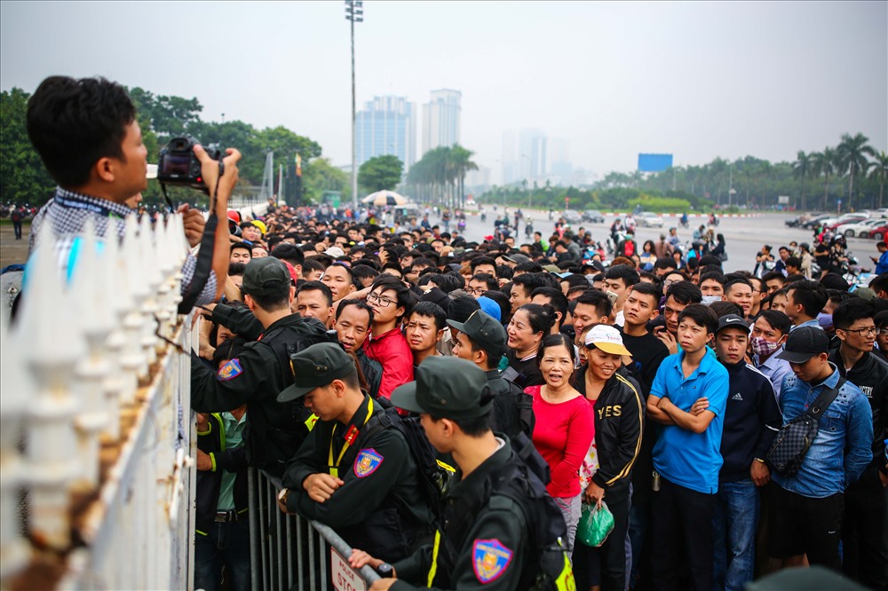 Nhìn “Anh trai vượt ngàn chông gai” cháy vé, giật mình nhớ cơn sốt khó tin năm nào của tuyển Việt Nam- Ảnh 2.