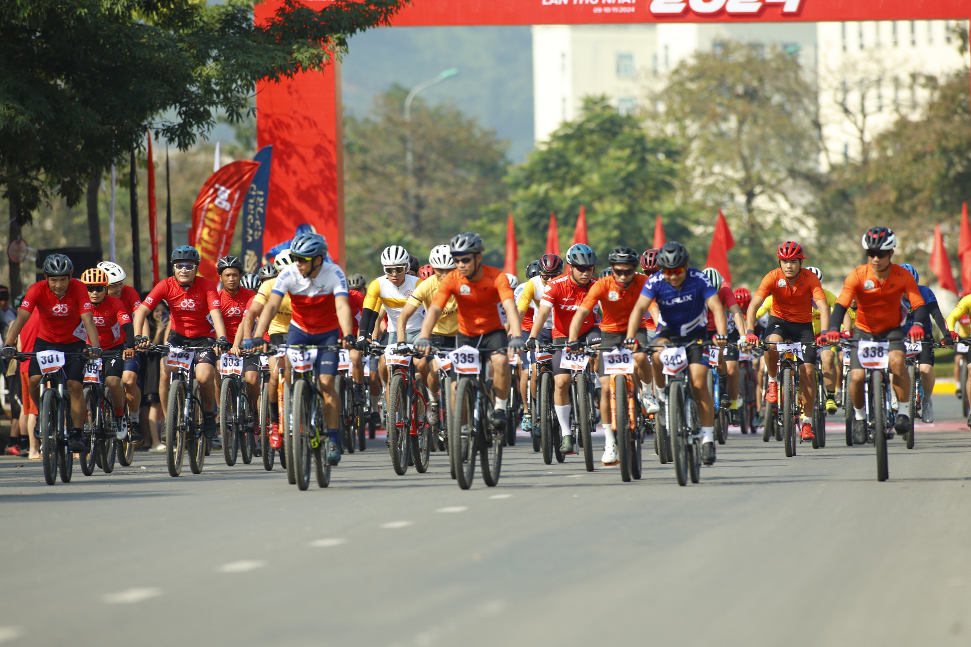 Những phút tranh tài nghẹt thở tại giải đua xe đạp địa hình được mong chờ nhất tháng 11- Ảnh 4.