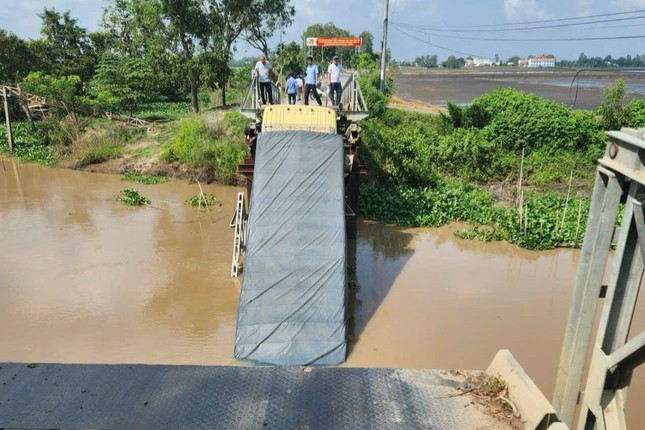 An Giang: Xe tải 30 tấn làm sập cầu vì quá 6 lần tải trọng cho phép- Ảnh 1.