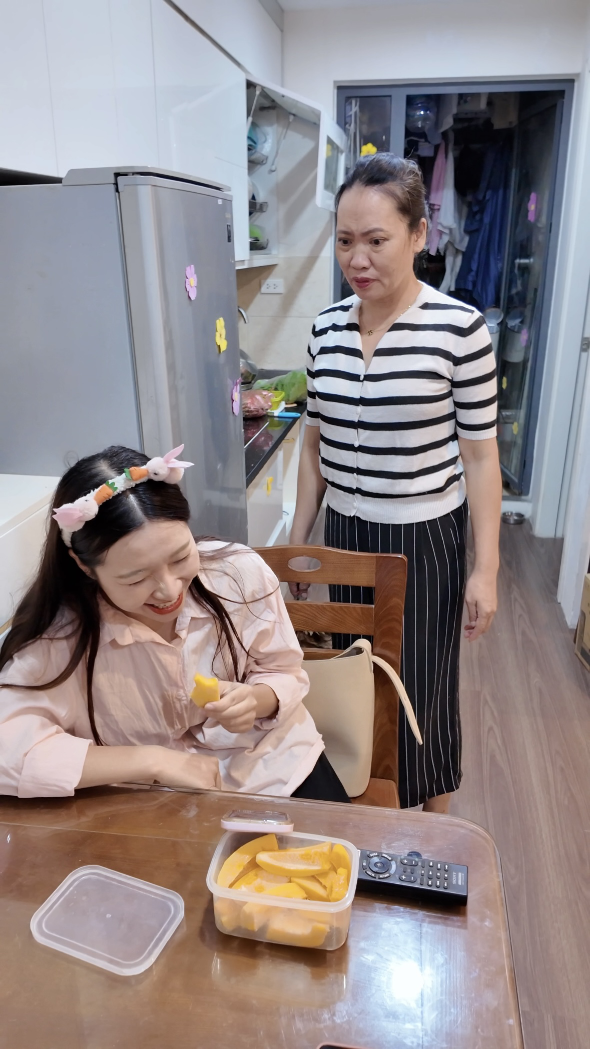 Gen Z Hà Nội làm series “100 ngày mẹ bắt tìm người yêu”: Mình nhận được hàng trăm tin nhắn làm quen!- Ảnh 4.