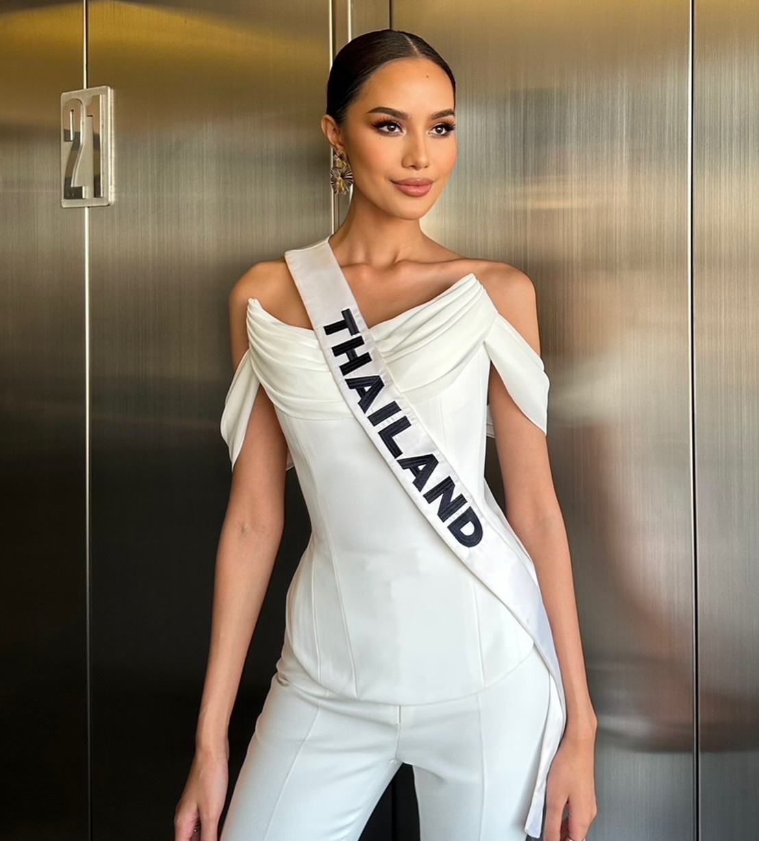 Đối thủ hàng đầu của Kỳ Duyên gặp sự cố hy hữu tại Bán kết Miss Universe, thái độ xử lý mới đáng bàn- Ảnh 8.