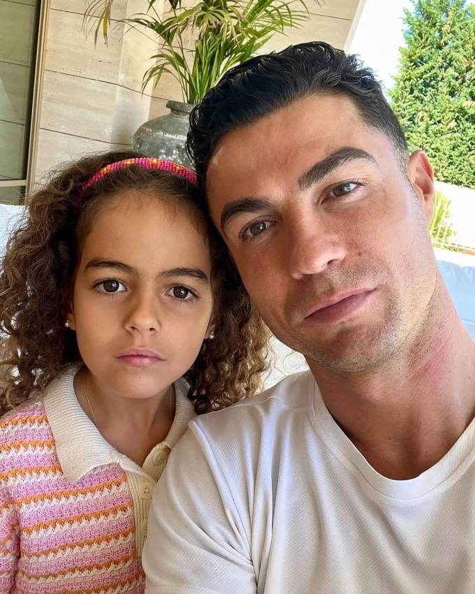 Nhà Ronaldo tổ chức sinh nhật cho con gái 7 tuổi, chuyên gia thắc mắc: “Tại sao lại có món này?”- Ảnh 3.