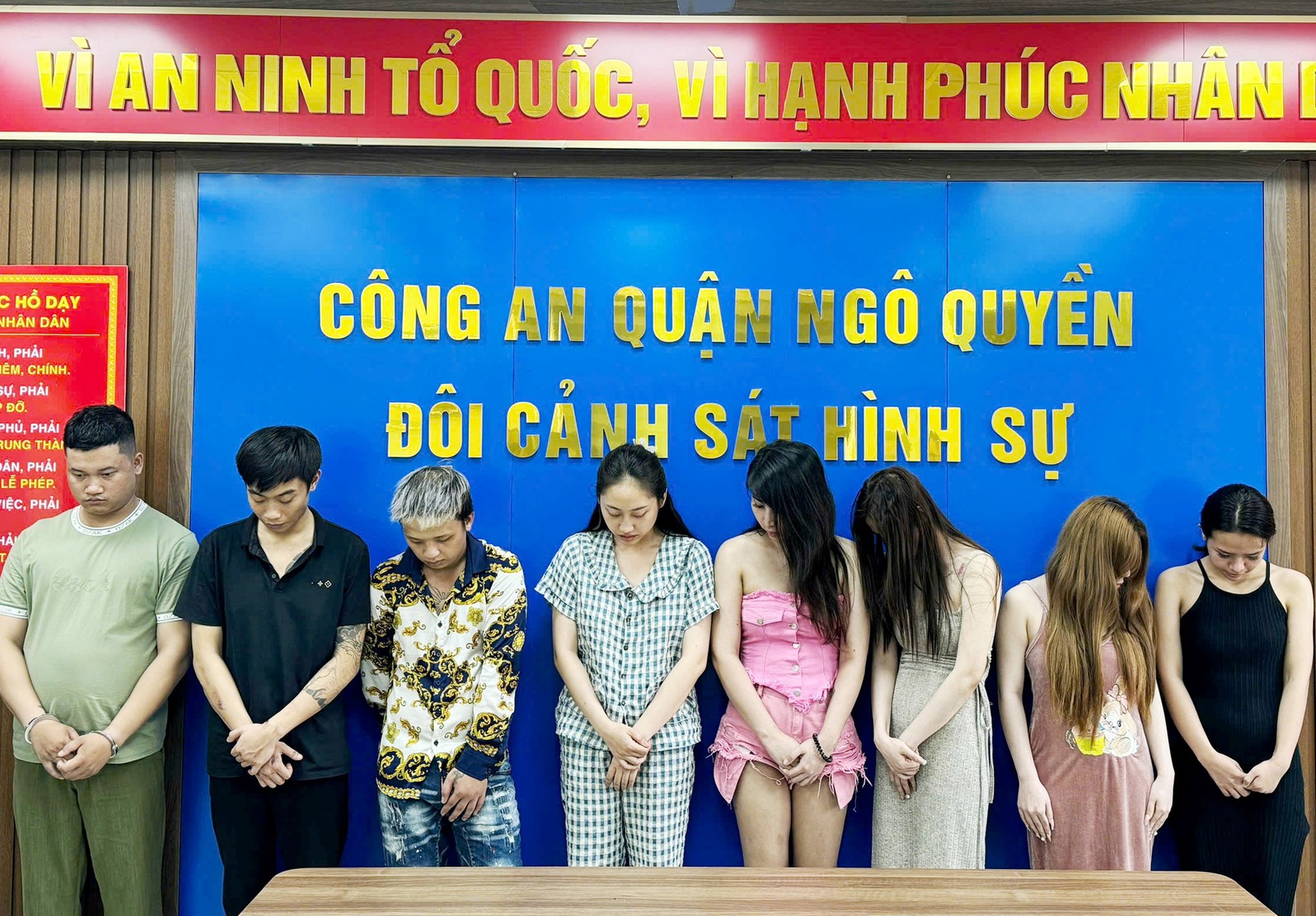 Ập vào khách sạn Paloma ở đất Cảng, công an phát hiện "bí mật" của 7 nam nữ thanh niên- Ảnh 1.