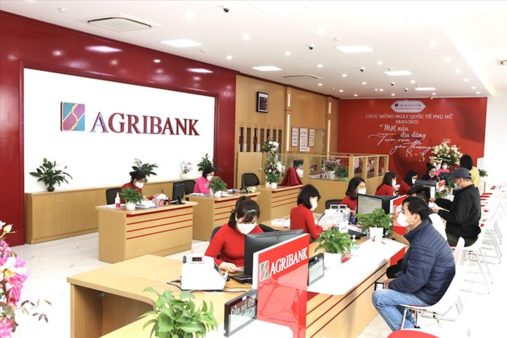 Khách hàng Agribank chú ý trường hợp sẽ không thể rút tiền tại quầy từ ngày 1/1/2025- Ảnh 1.