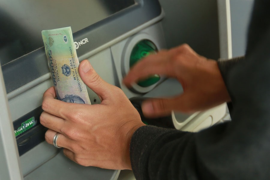 Cách rút hết tiền trong thẻ ATM, không bị 'ngậm' tiền trong tài khoản- Ảnh 1.