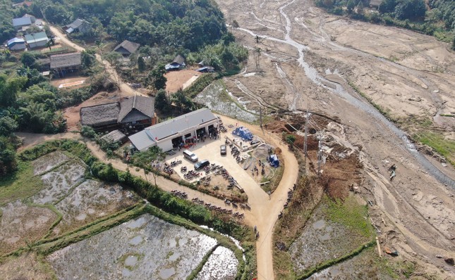 Gác đau thương, người dân Làng Nủ tổ chức Ngày hội Đại đoàn kết toàn dân tộc- Ảnh 9.