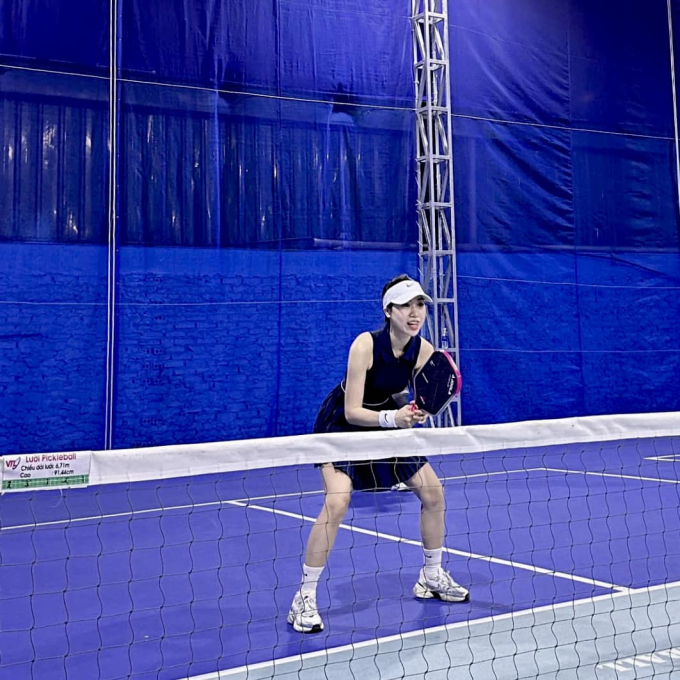 Lộ ảnh cam thường hotgirl đánh pickleball "bằng cả tính mạng", thì ra là em gái cầu thủ hot nhất làng bóng Việt- Ảnh 2.