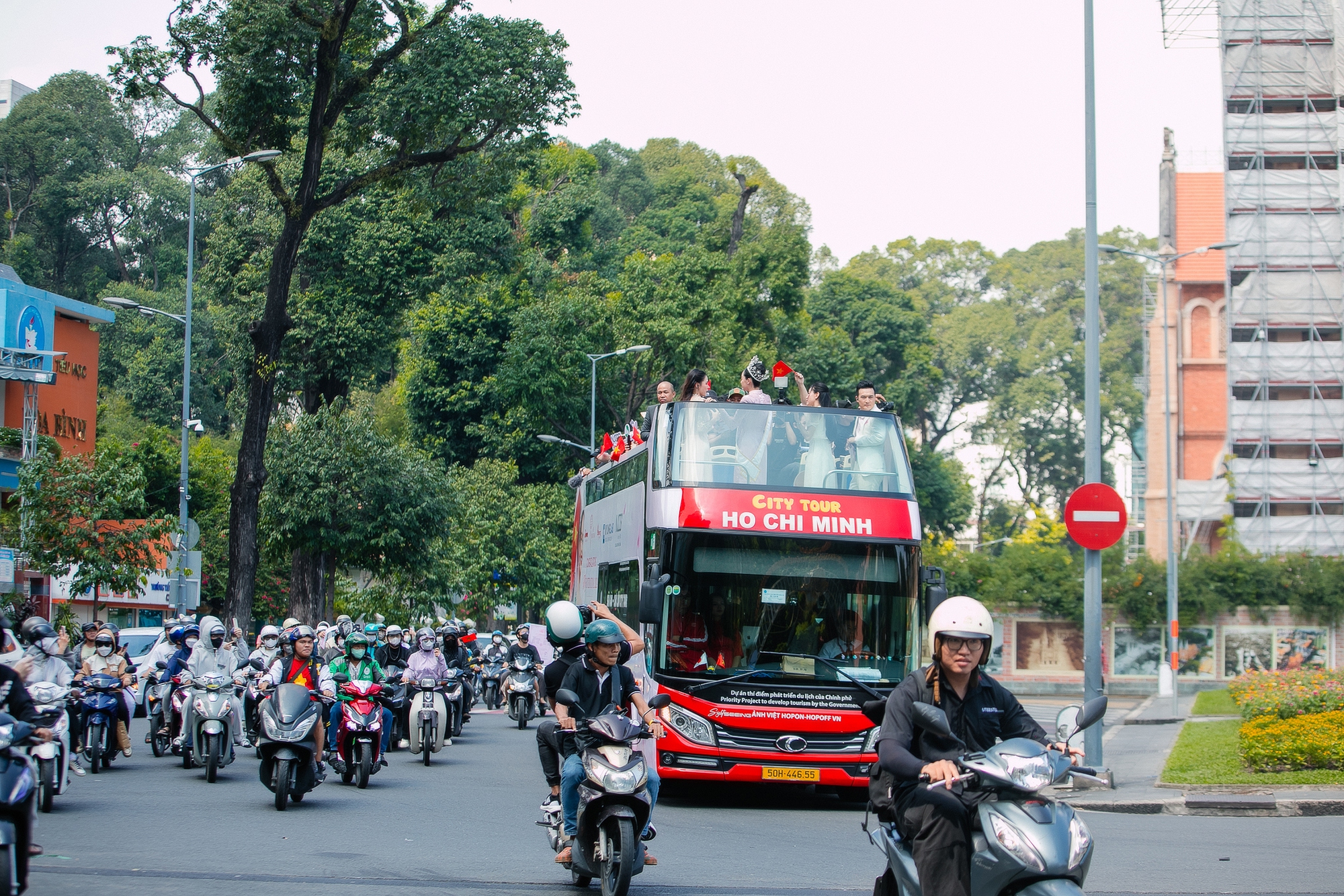 Hoa hậu Quốc tế Thanh Thủy về nước: Visual xinh bất bại qua cam thường, ghi điểm cực lớn bởi 1 chi tiết- Ảnh 10.