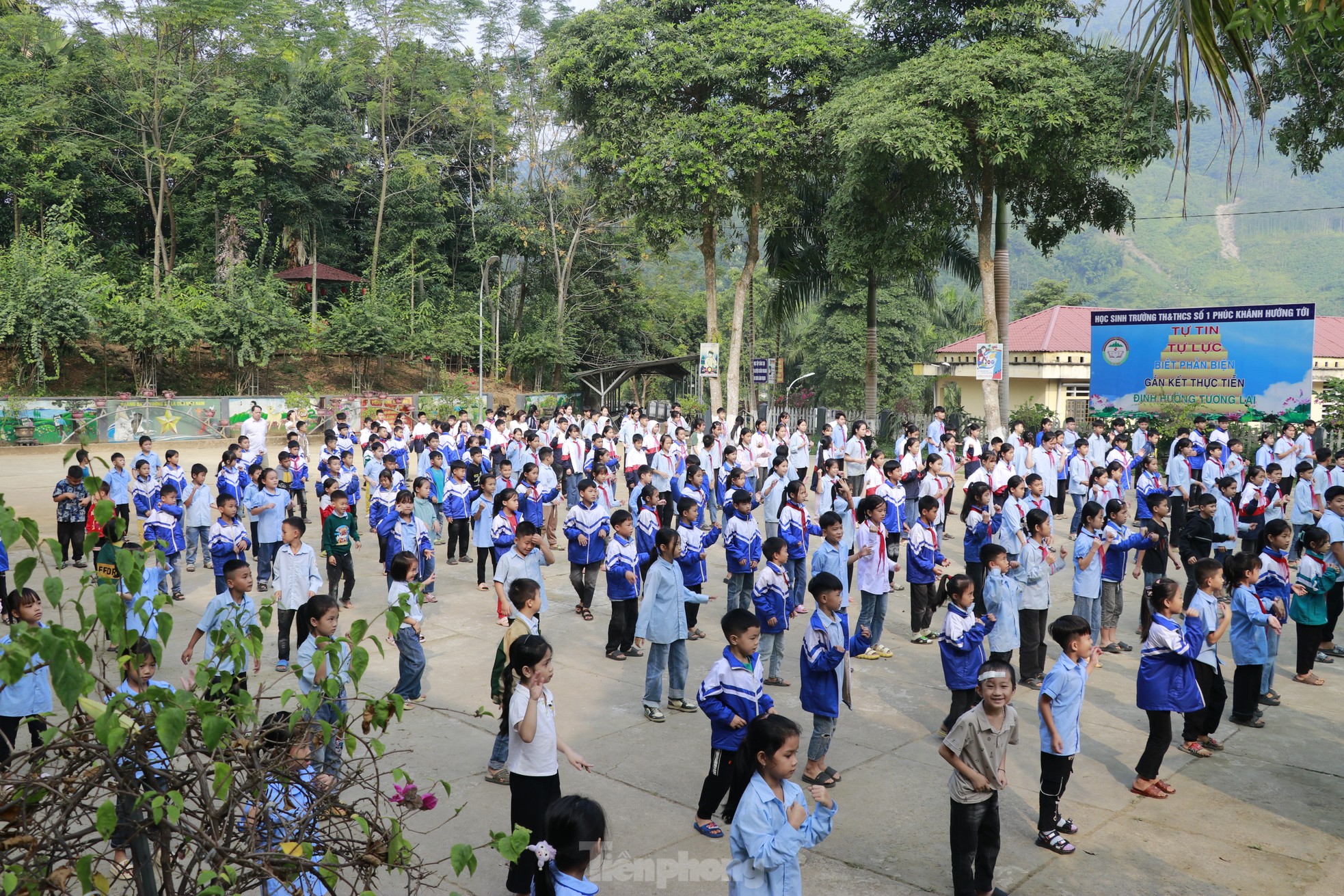 Những em bé Làng Nủ đến trường trong niềm vui mới- Ảnh 5.